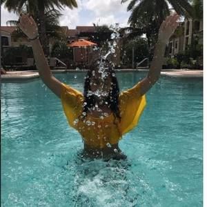 Meet your Posher, Daniela